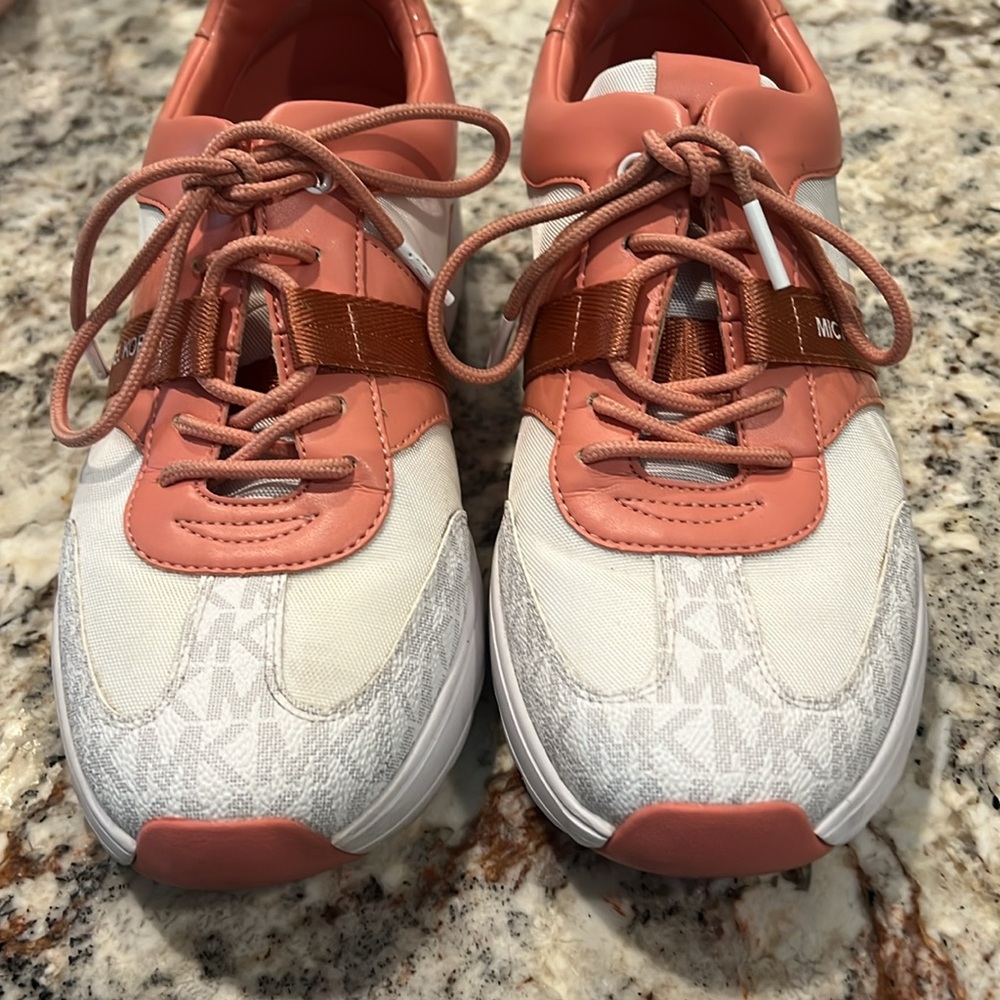 Michael Kors EUC sneakers size 10 white and salmon color. Retail $160